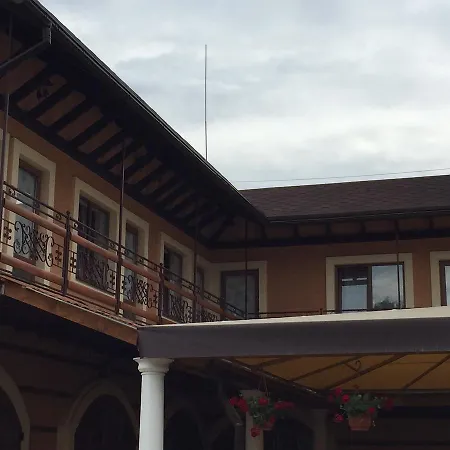 Minihotel Zolotoe Runo Estalagem Ploskoye